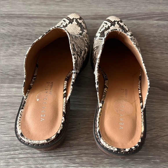 Very Volatile Safira snakeskin mules - Boho slide on shoes - Picture 4 of 7
